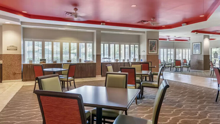 Comfort Suites Maingate East